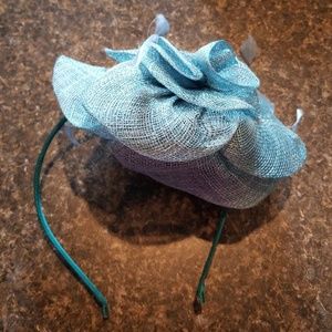 NWOT Beautiful Teal Fascinator